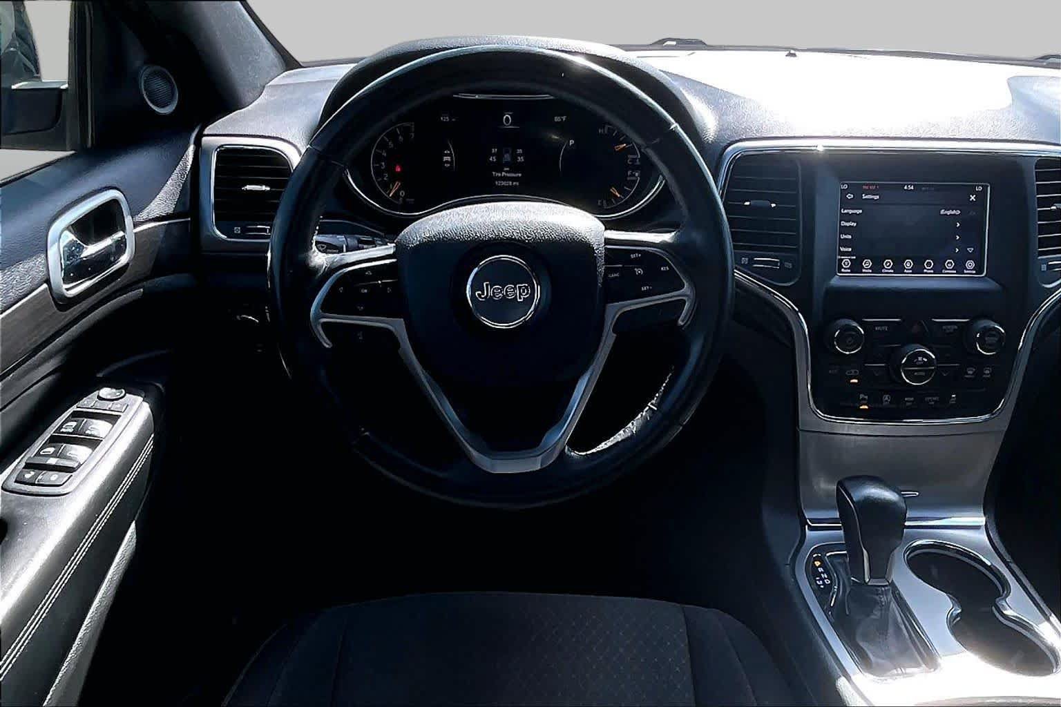 Used 2018 Jeep Grand Cherokee Laredo RWD image 6
