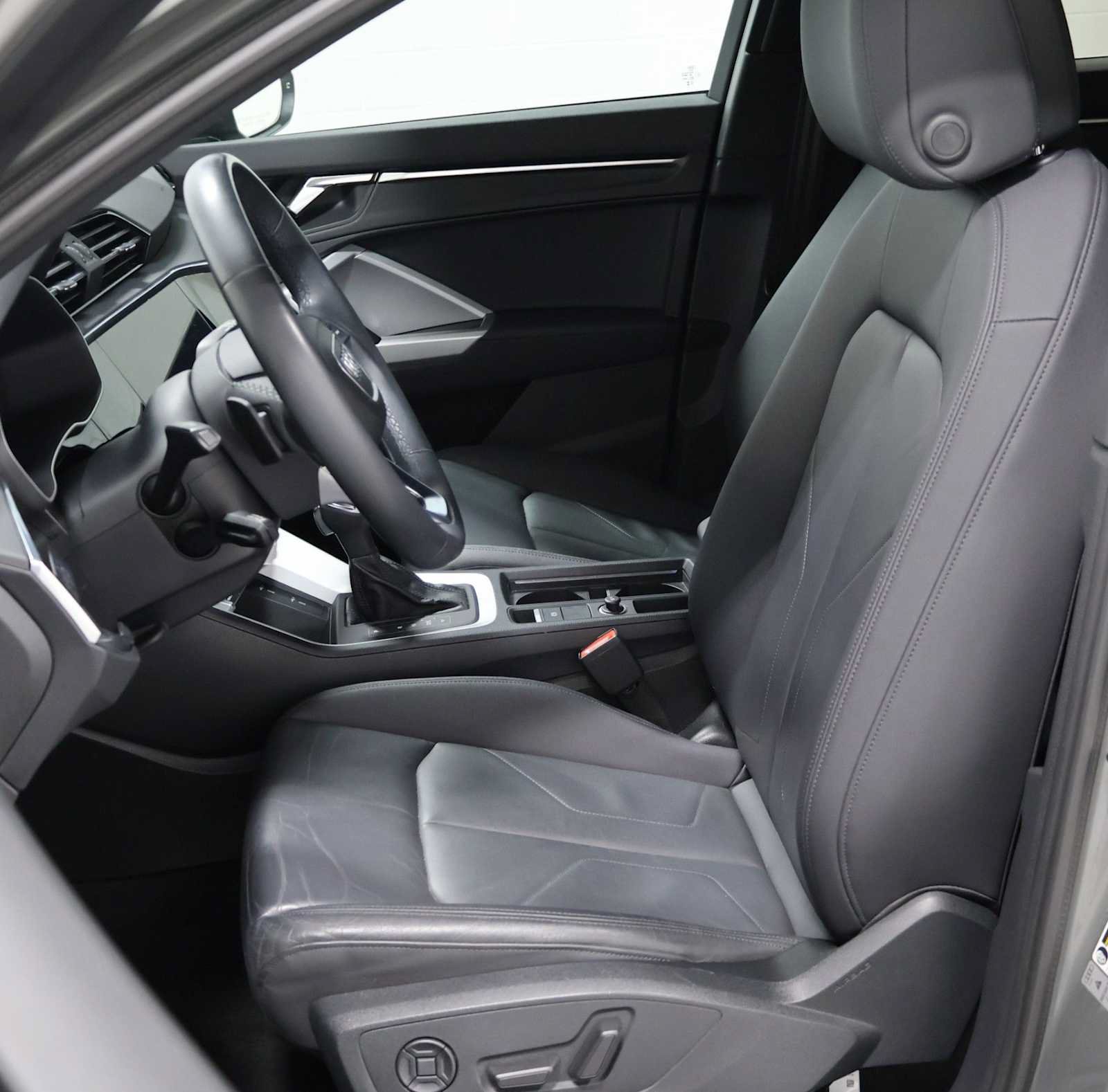 Used 2023 Audi Q3 2.0T Premium w/ Convenience Package AWD/4WD image 5