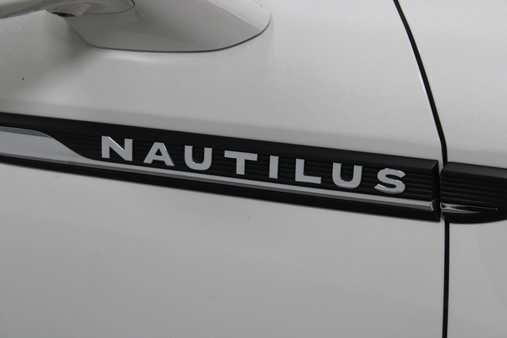 Used 2022 Lincoln Nautilus Reserve w/ Equipment Group 201A FWD image 12