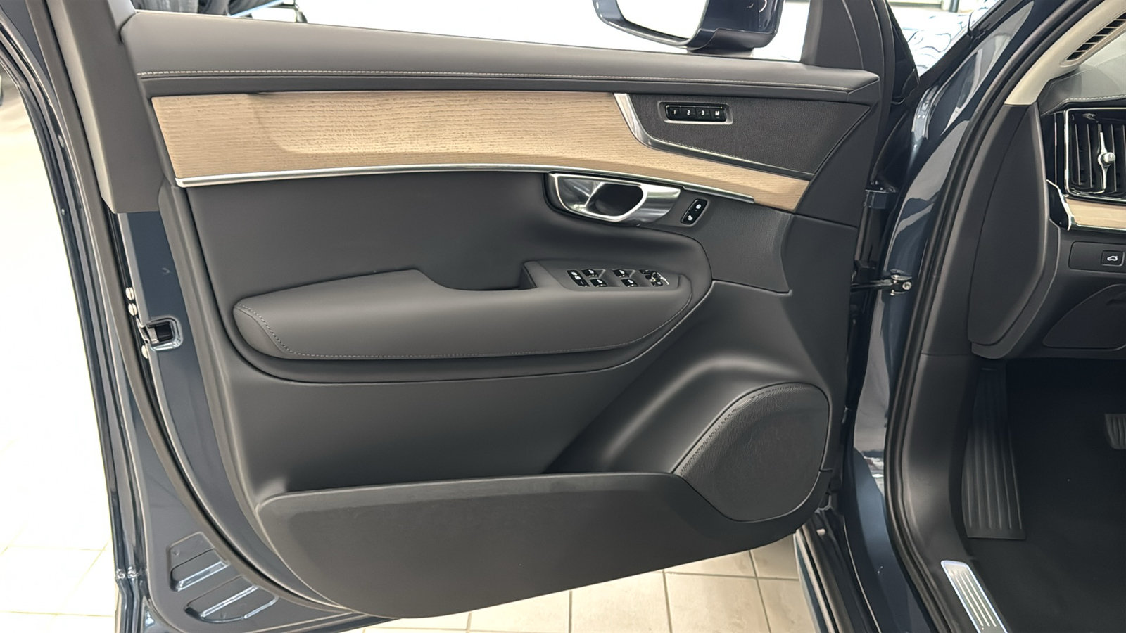 New 2027 Volvo XC60 B5 Core AWD/4WD image 21