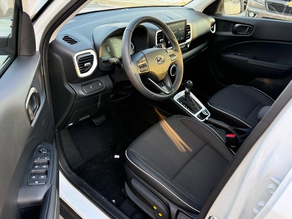 Used 2026 Hyundai Venue SEL image 9