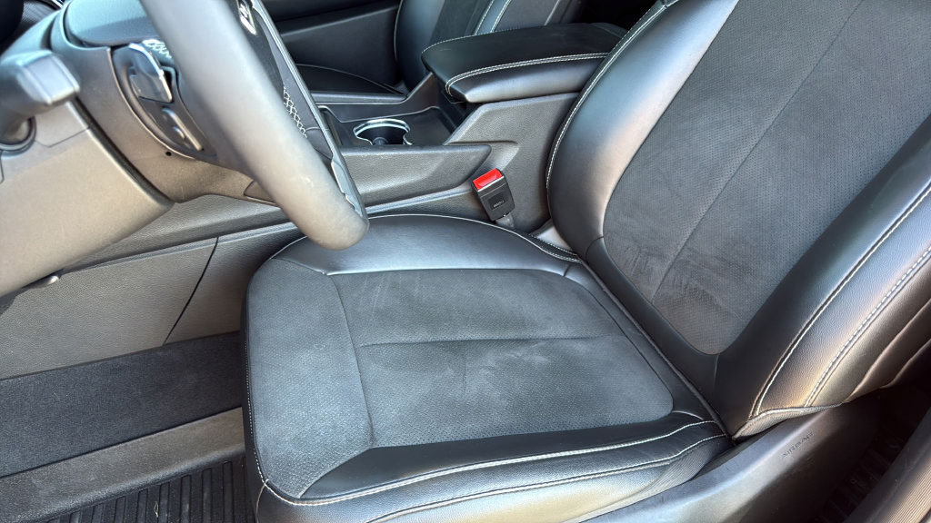 Used 2025 Jeep Grand Cherokee Altitude RWD image 21