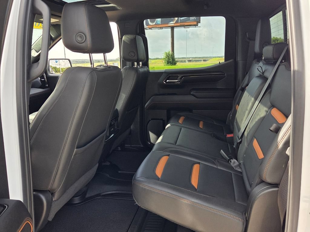 Used 2023 GMC Sierra 1500 AT4 w/ AT4 Premium Package AWD/4WD image 4