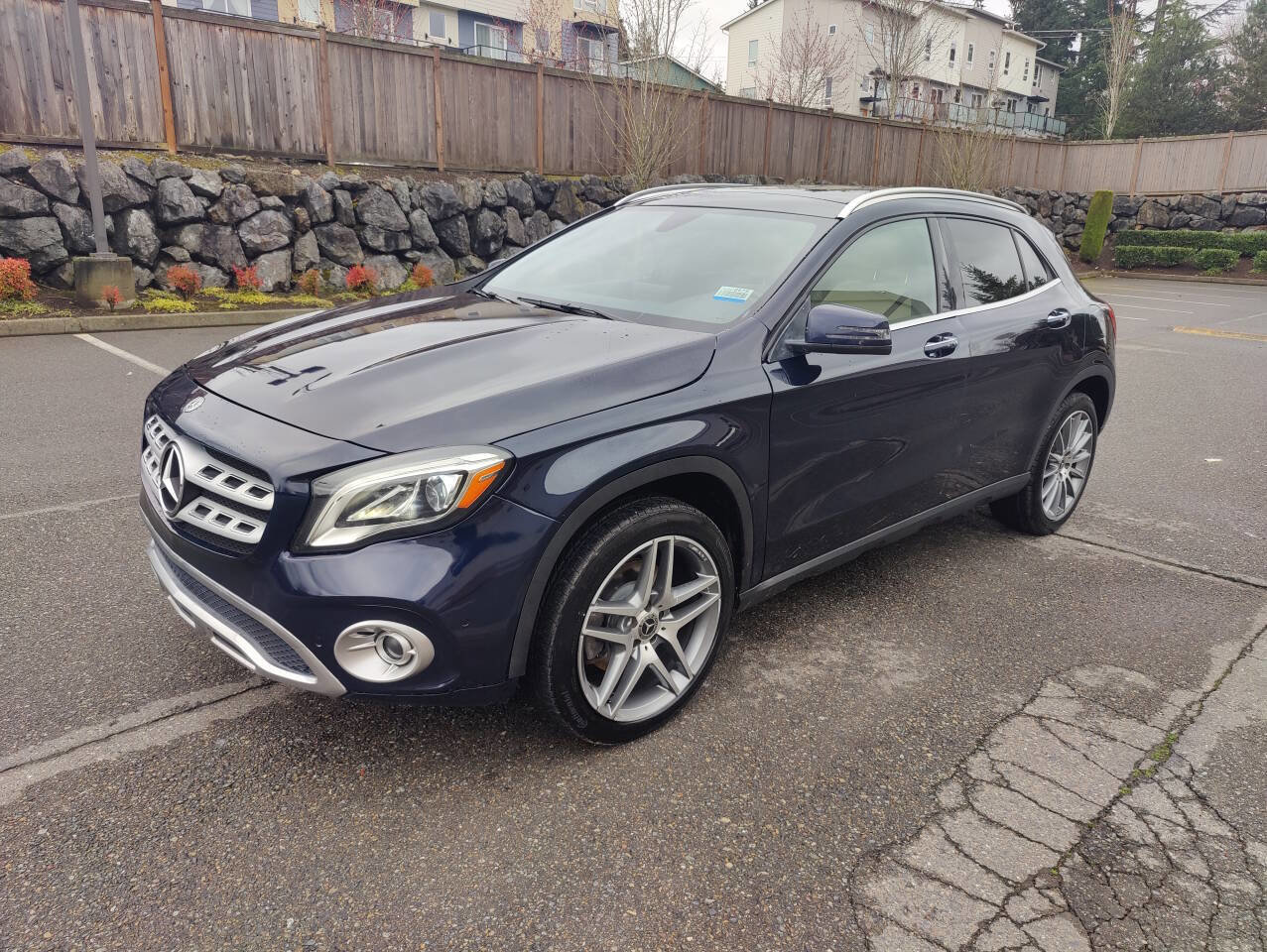 Used 2019 Mercedes-Benz GLA 250 4MATIC w/ Premium Package image 2
