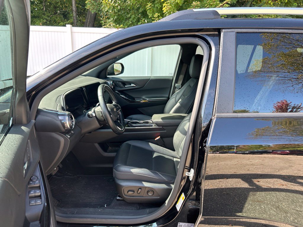 Used 2025 Chevrolet Equinox LT w/ Convenience Package II AWD/4WD image 8