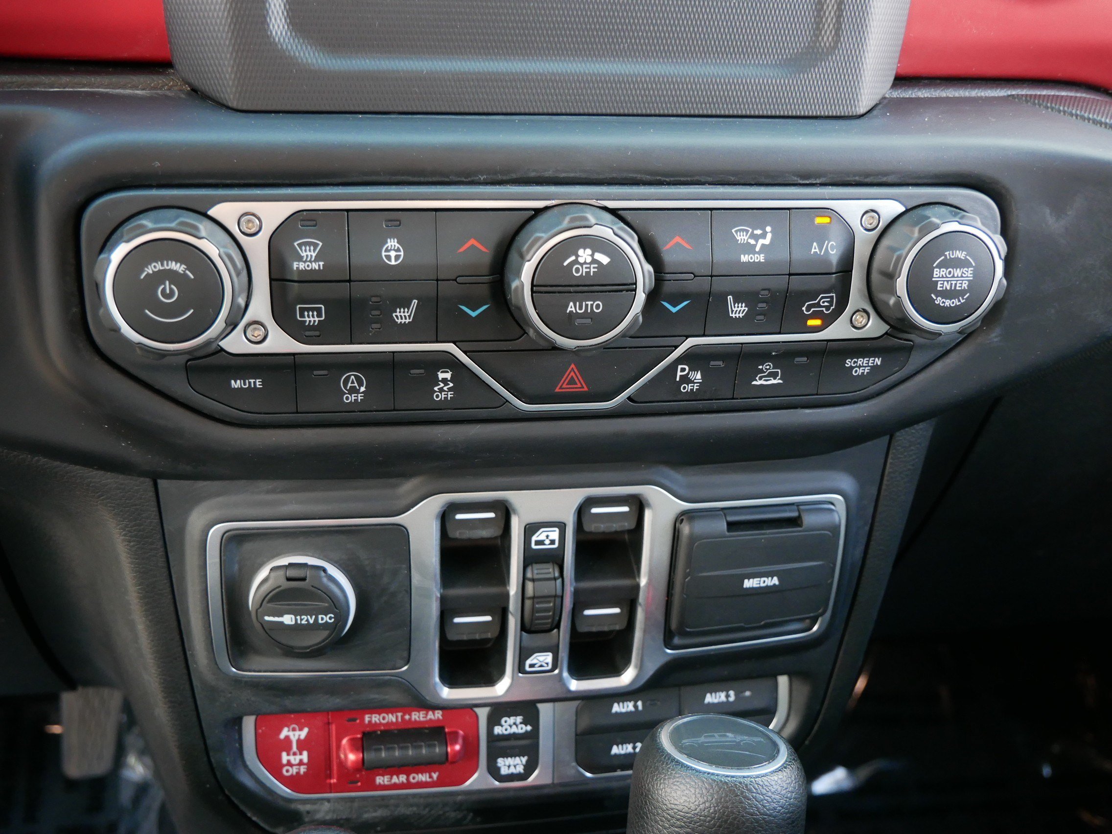 Used 2020 Jeep Gladiator Rubicon w/ Safety Group AWD/4WD image 23