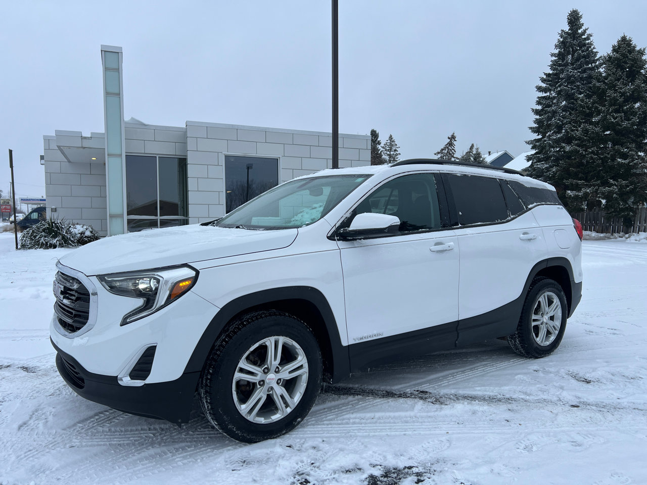Used 2018 GMC Terrain SLE w/ Driver Convenience Package image 4