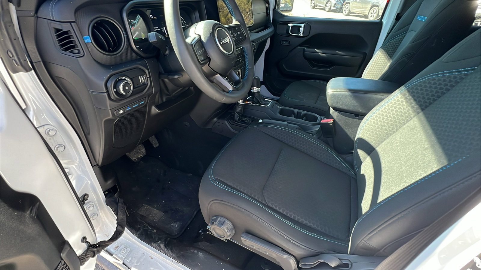 Used 2025 Jeep Wrangler Unlimited Rubicon 4xe w/ Convenience Group image 16