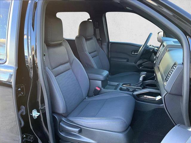Used 2023 Nissan Frontier SV w/ Midnight Edition Package image 9