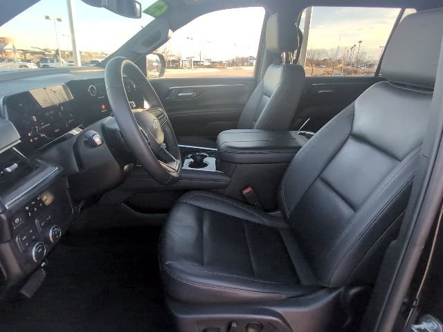 Used 2025 Chevrolet Suburban Z71 image 12