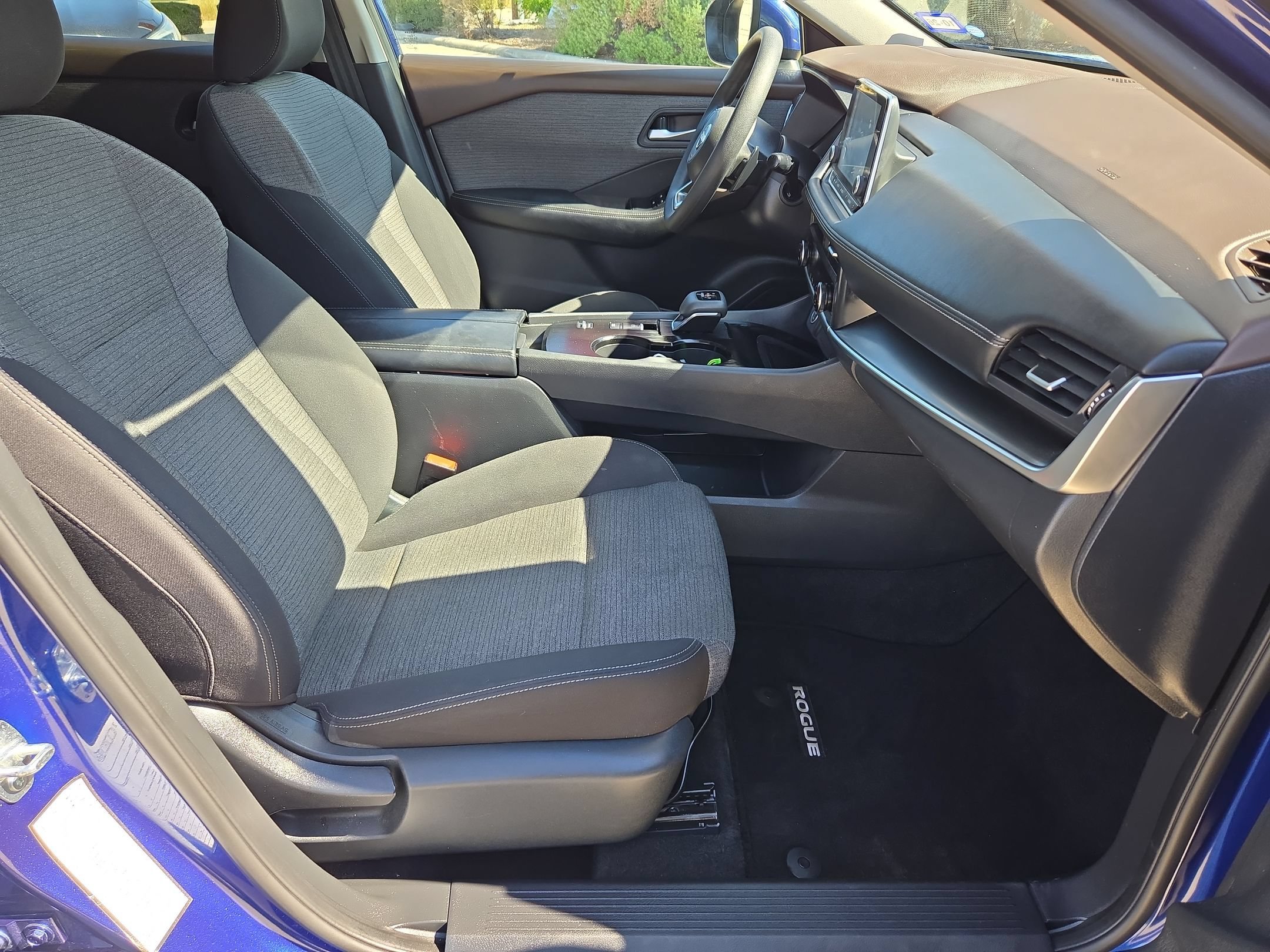 Used 2023 Nissan Rogue SV FWD image 28