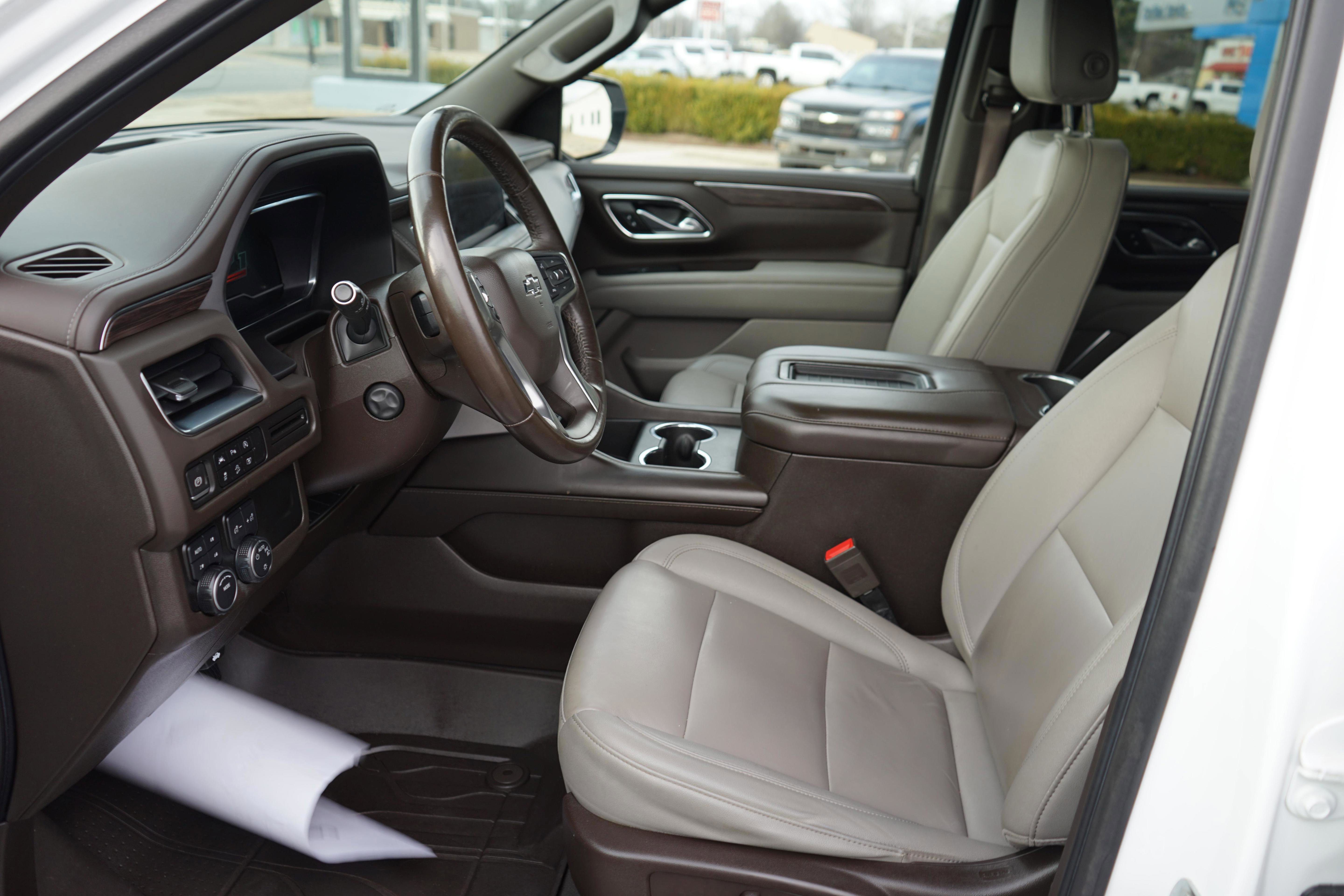 Used 2023 Chevrolet Tahoe Z71 w/ Luxury Package AWD/4WD image 9