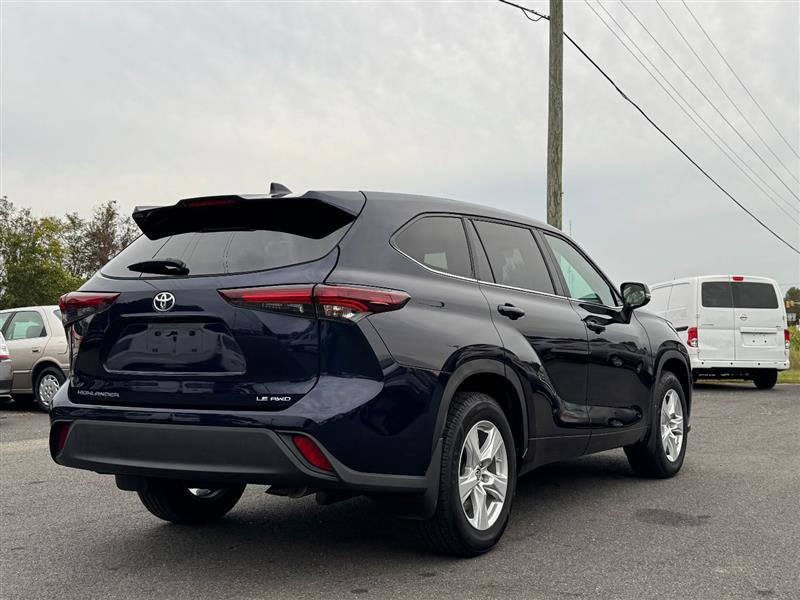 Used 2024 Toyota Highlander LE image 7