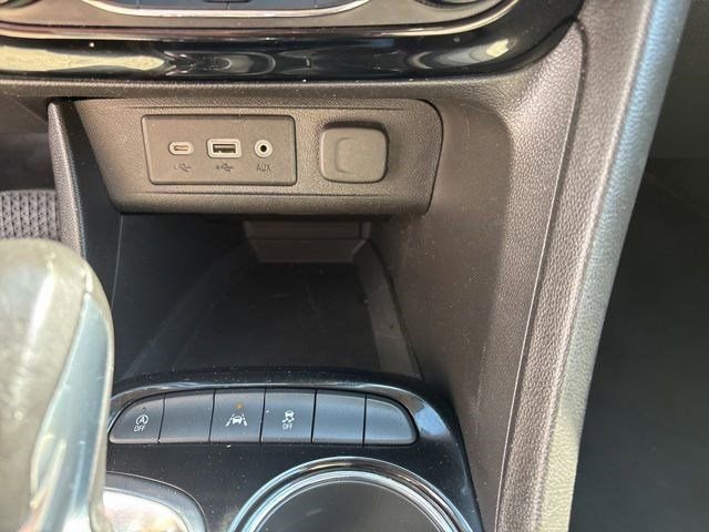 Used 2020 Buick Encore GX Essence FWD image 25