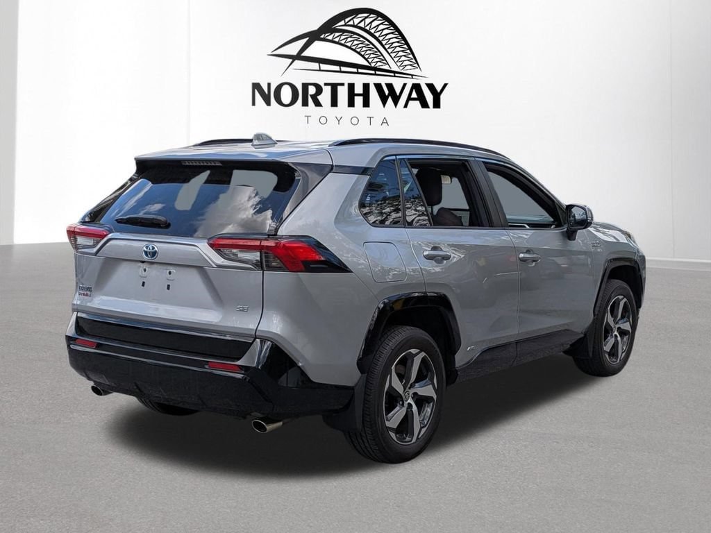 Used 2023 Toyota RAV4 SE w/ Weather & Moonroof Package AWD/4WD image 3