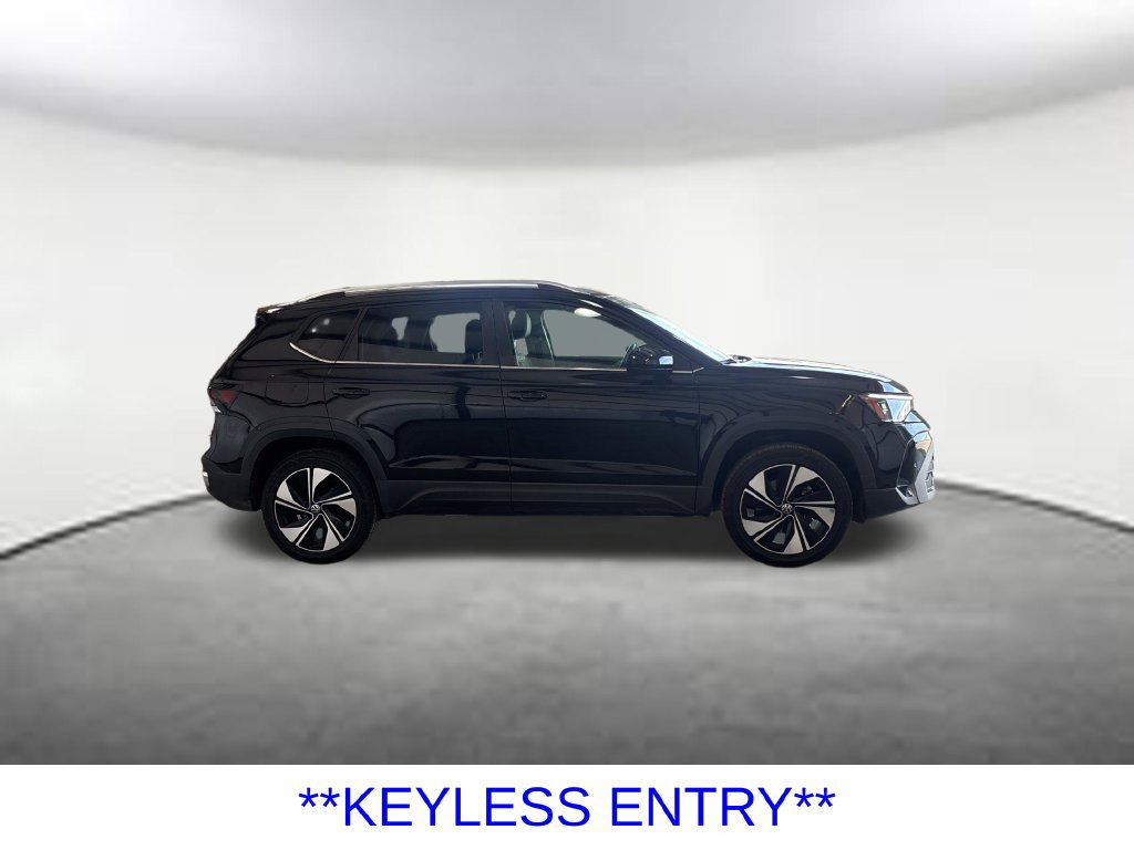 Used 2025 Volkswagen Taos SE AWD/4WD image 6