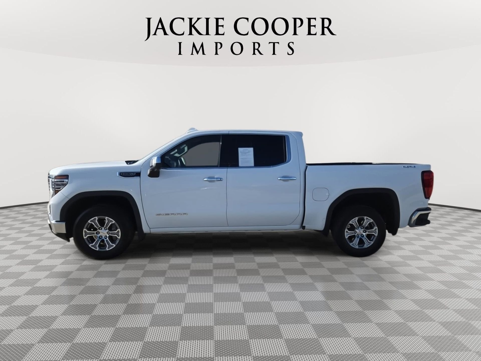 Used 2024 GMC Sierra 1500 SLT AWD/4WD image 2