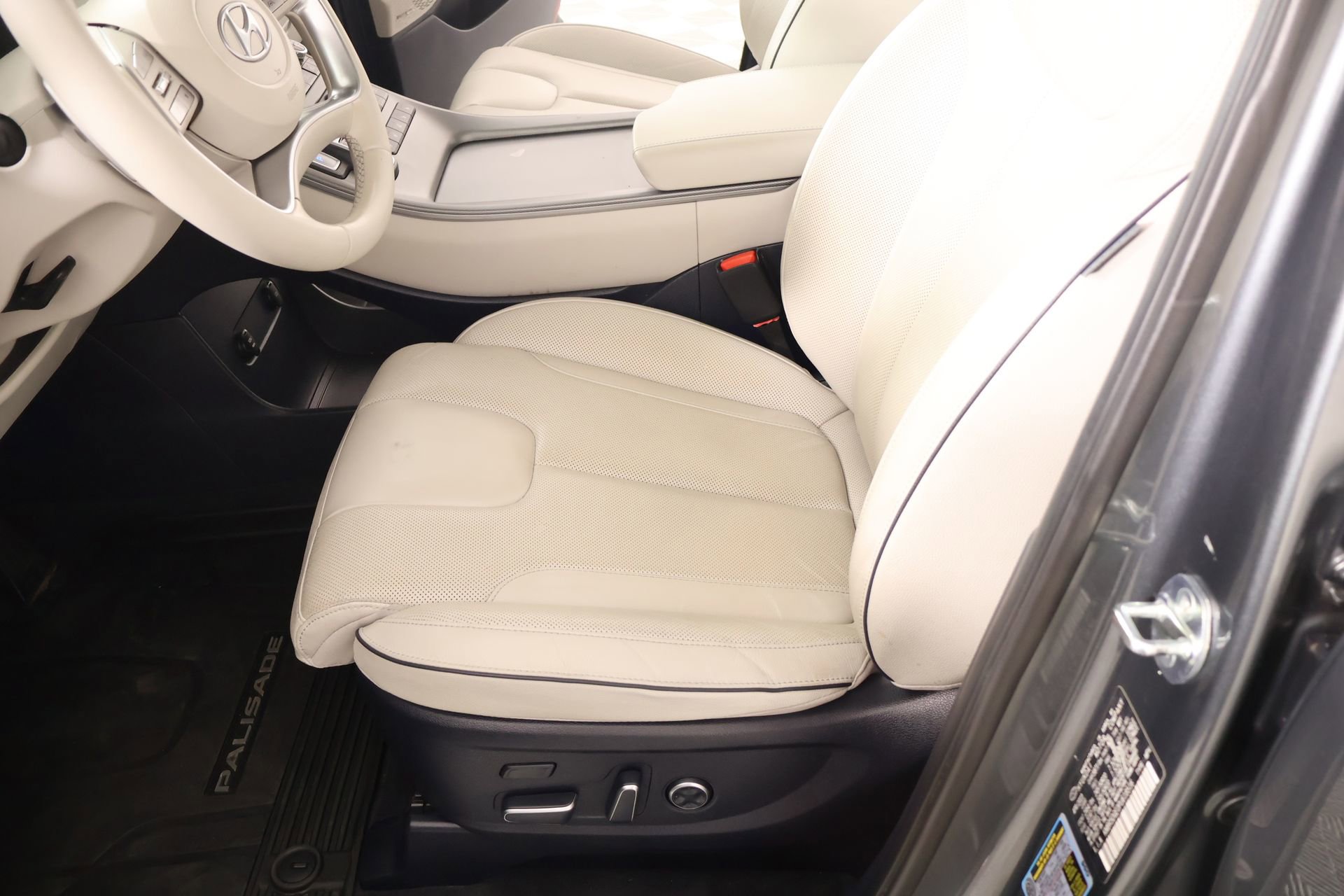 Used 2023 Hyundai Palisade Limited w/ Cargo Package image 12