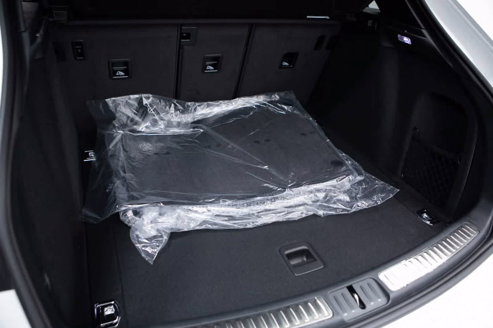 Certified 2026 Porsche Macan AWD/4WD image 40