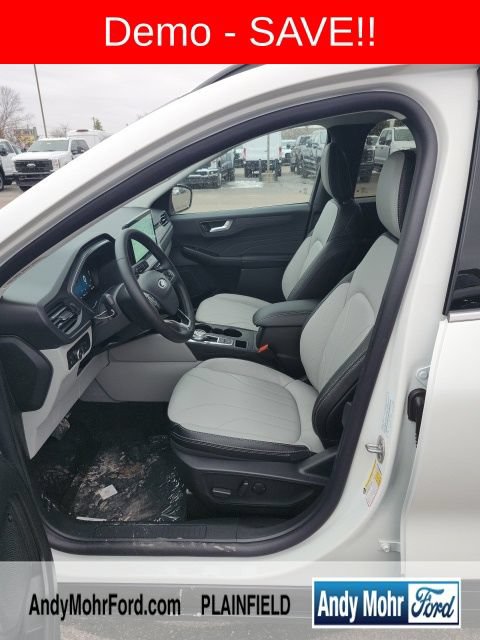 New 2025 Ford Escape SE w/ PHEV Premium Package FWD image 13