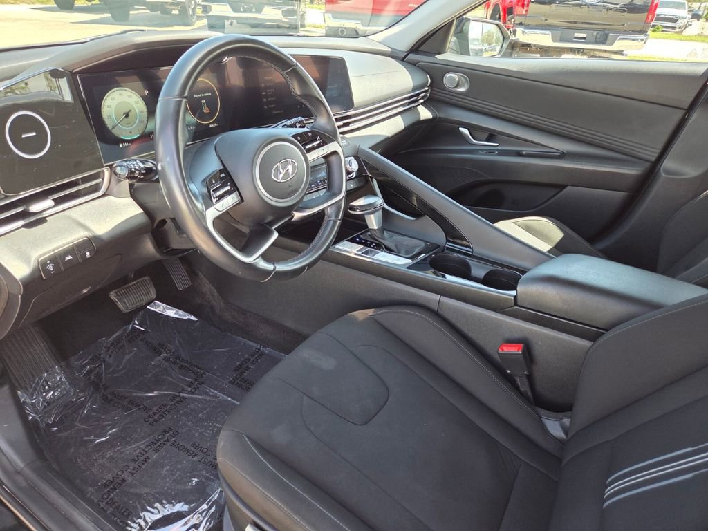 Used 2023 Hyundai Elantra SEL w/ Convenience Package image 22