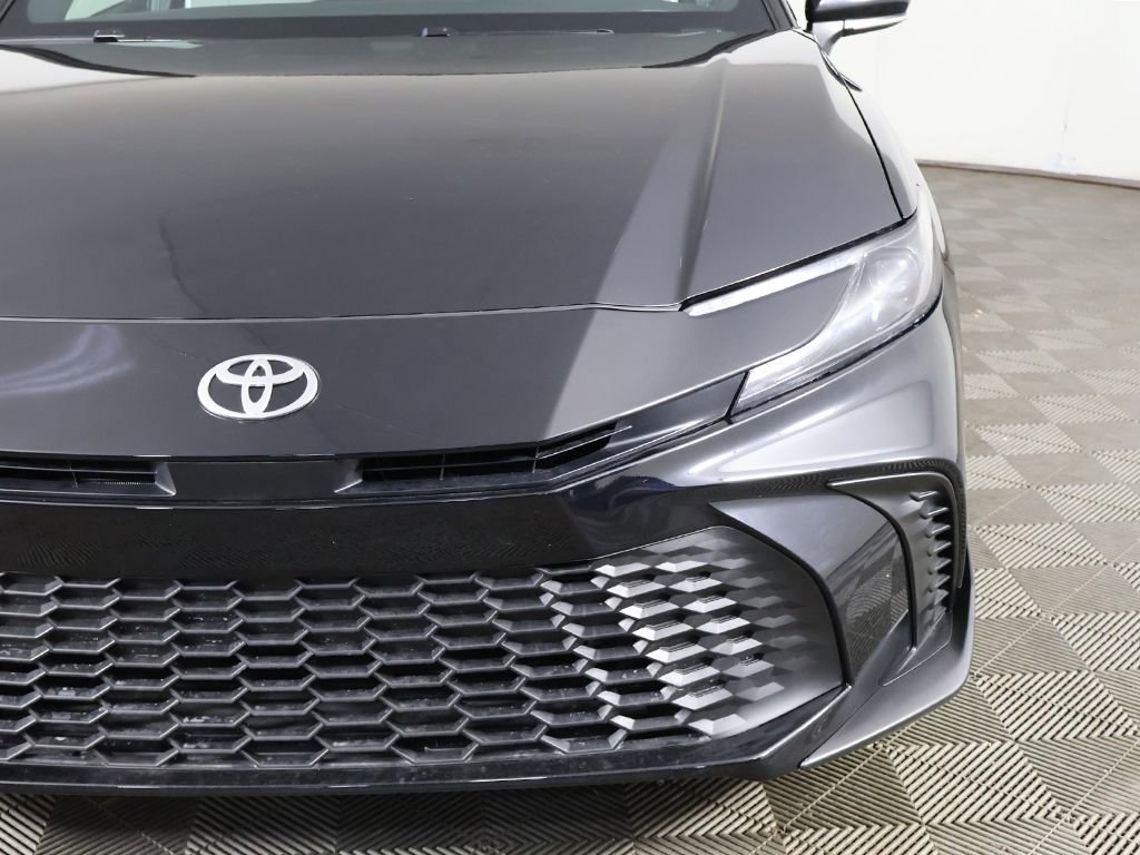 Used 2025 Toyota Camry SE FWD image 12