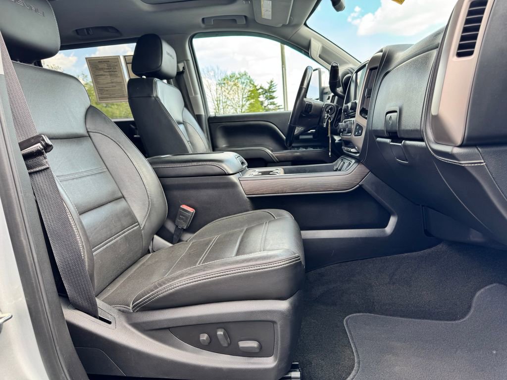 Used 2018 GMC Sierra 2500 Denali w/ Suspension Package, Off-Road AWD/4WD image 12