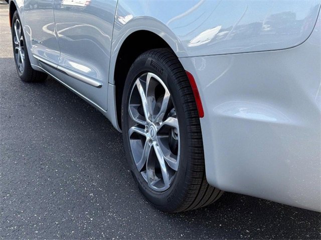 New 2026 Chrysler Pacifica Pinnacle w/ Trailer Tow Group image 6