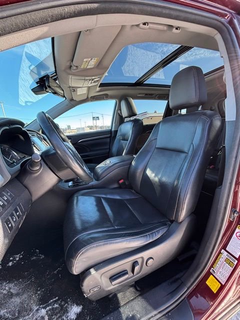 Used 2015 Toyota Highlander Limited Platinum image 10