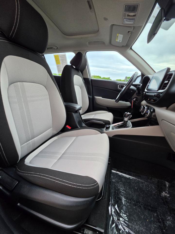 Used 2022 Hyundai Venue SEL FWD image 15