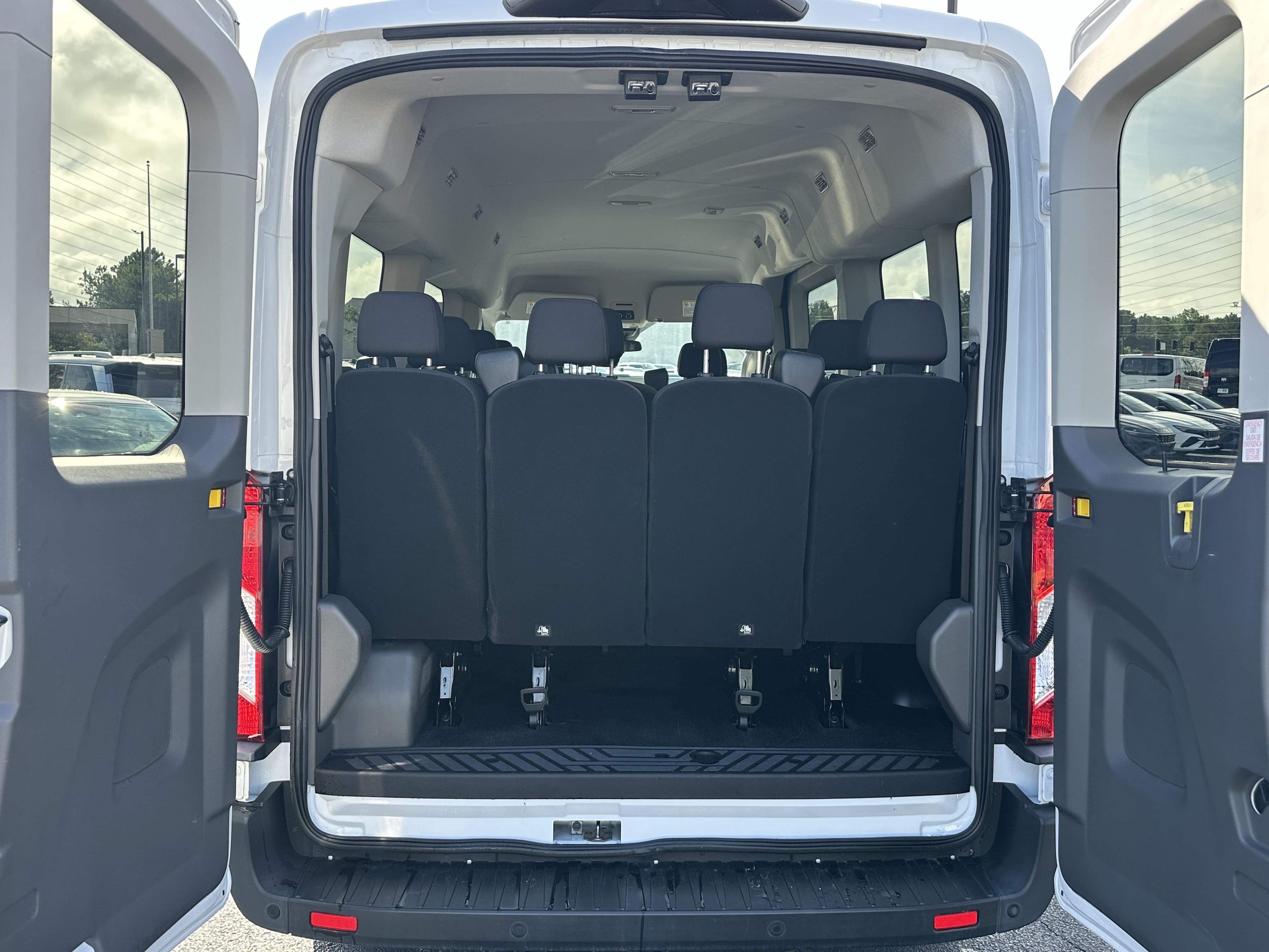 Used 2022 Ford Transit 350 XLT RWD image 19