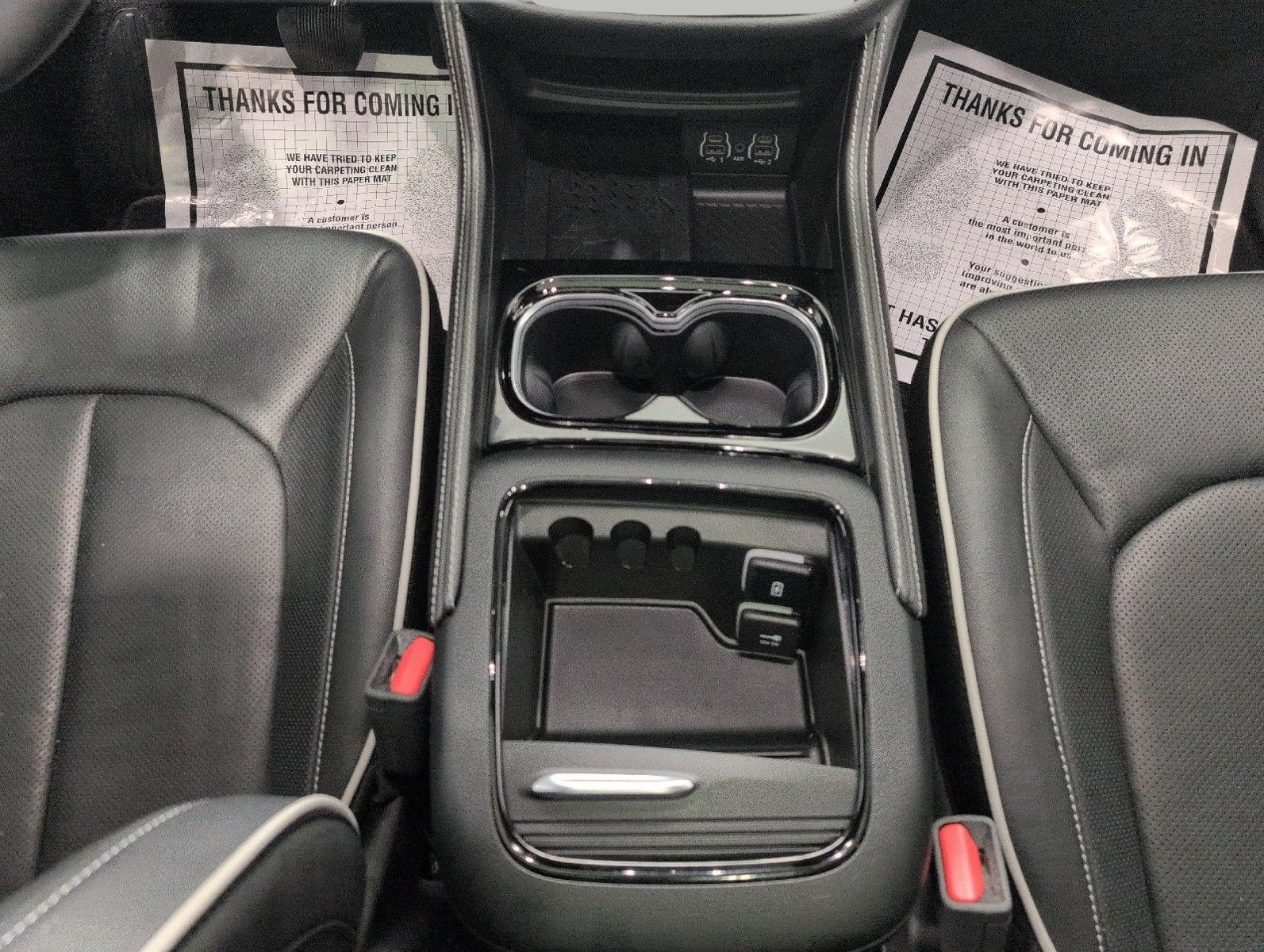 Used 2025 Chrysler Pacifica Premium FWD image 18