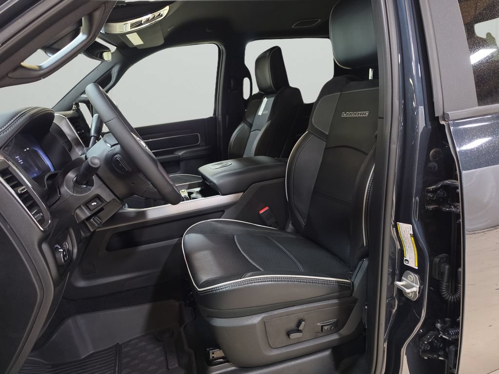 New 2026 RAM 2500 Laramie AWD/4WD image 9