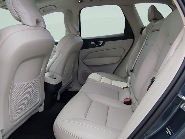 Used 2020 Volvo XC60 T5 Momentum w/ Protection Package Premier image 10