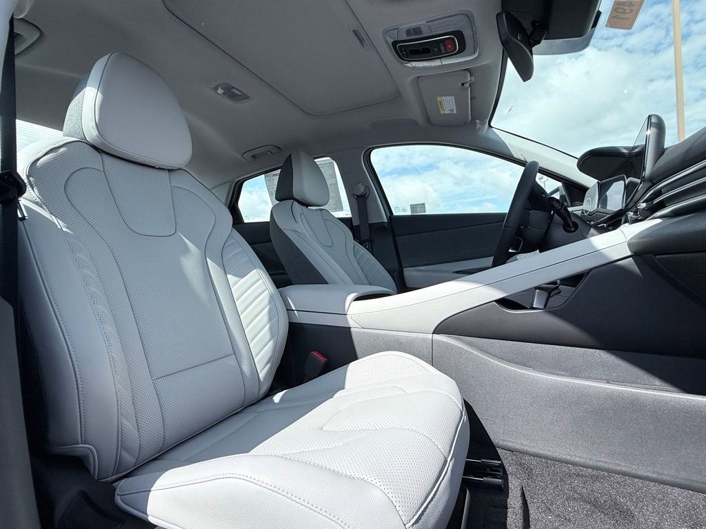 New 2025 Hyundai Elantra Limited image 21