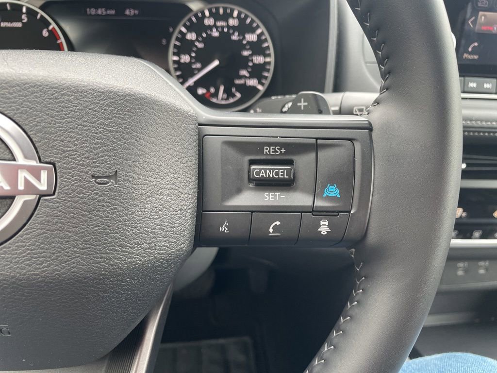 Used 2025 Nissan Rogue SV AWD/4WD image 27