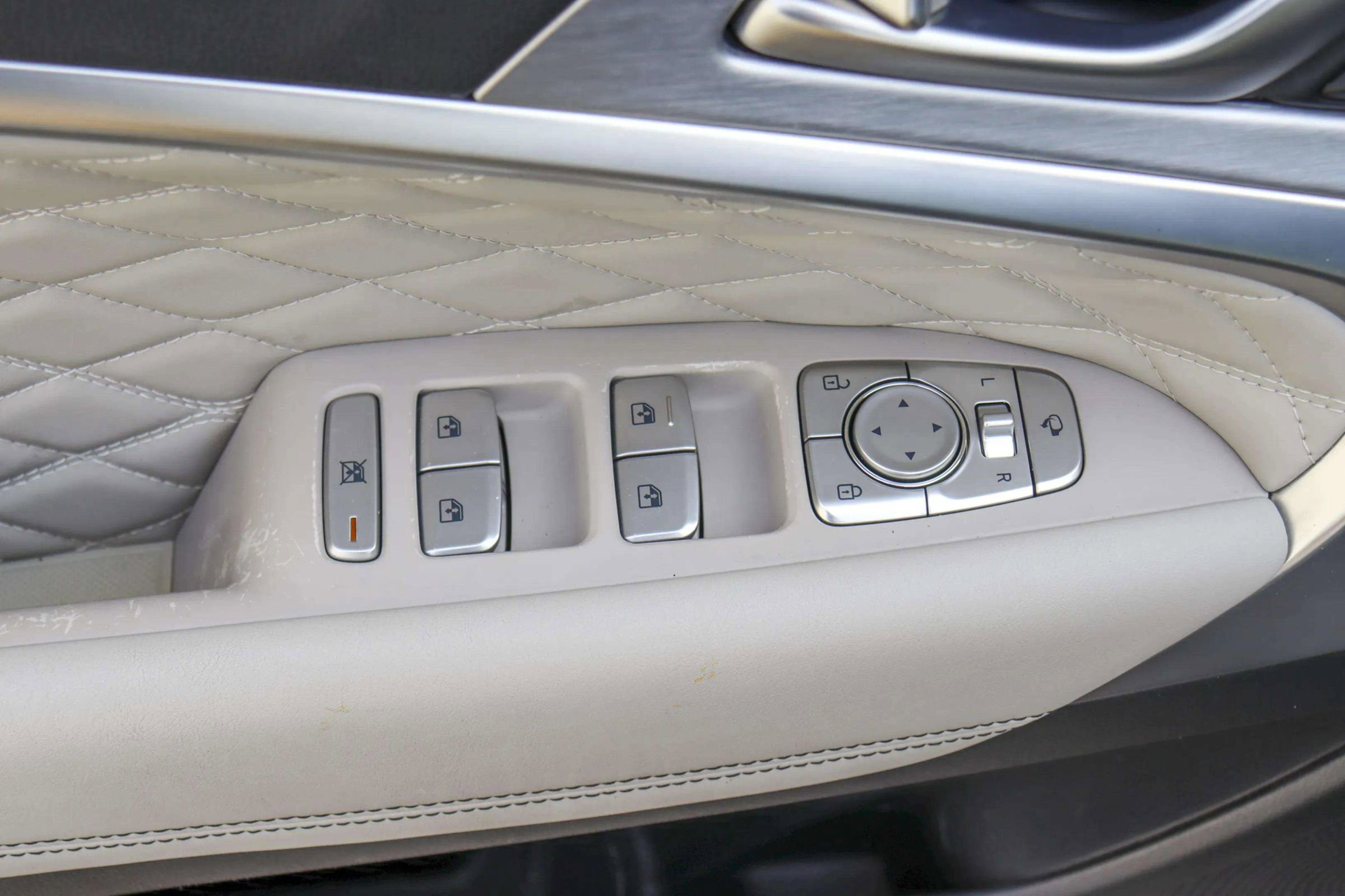 Used 2021 Genesis G70 2.0T w/ Prestige Package image 15