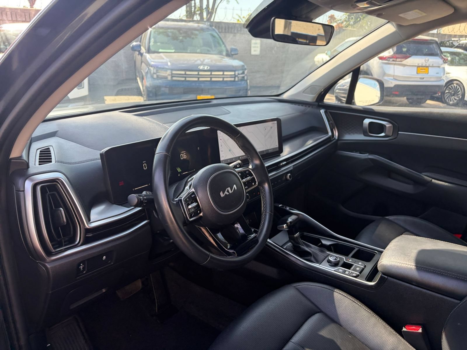 Used 2024 Kia Sorento S FWD image 32