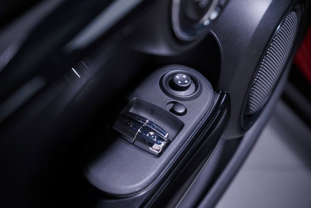 Used 2019 MINI Cooper S w/ Signature Upholstery Package FWD image 13