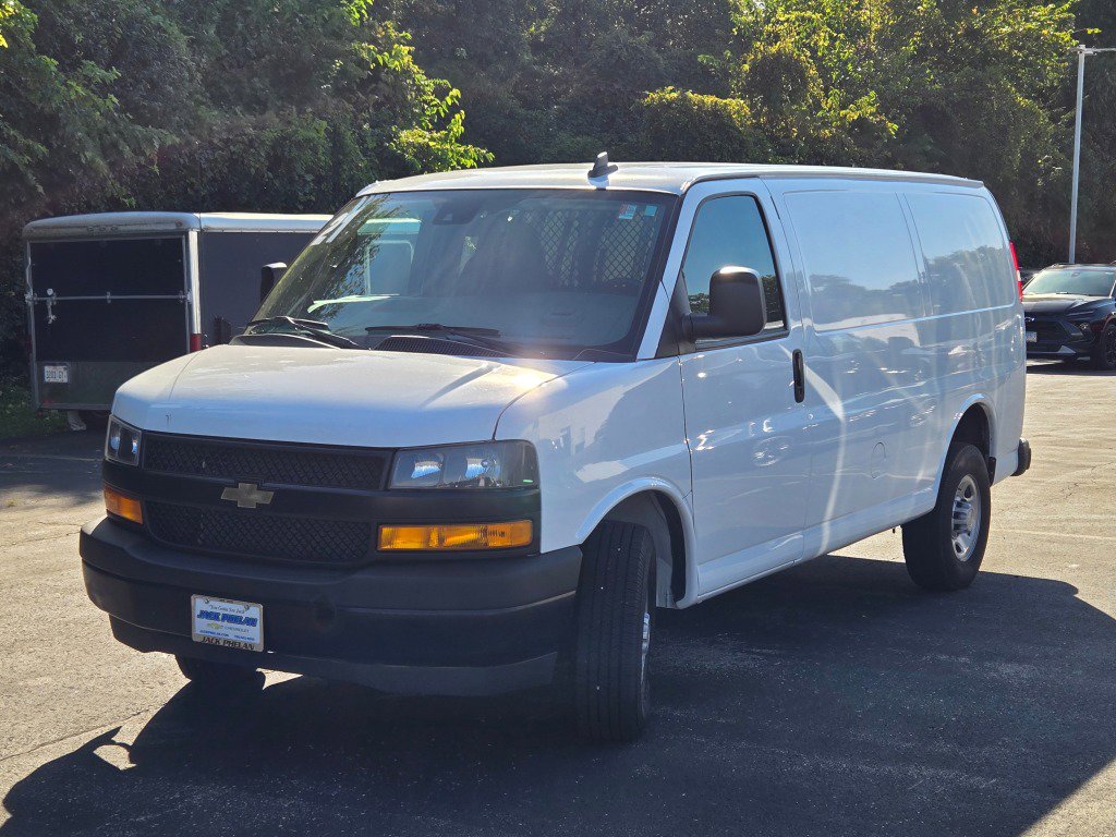 Used 2021 Chevrolet Express 2500 w/ Driver Convenience Package image 4