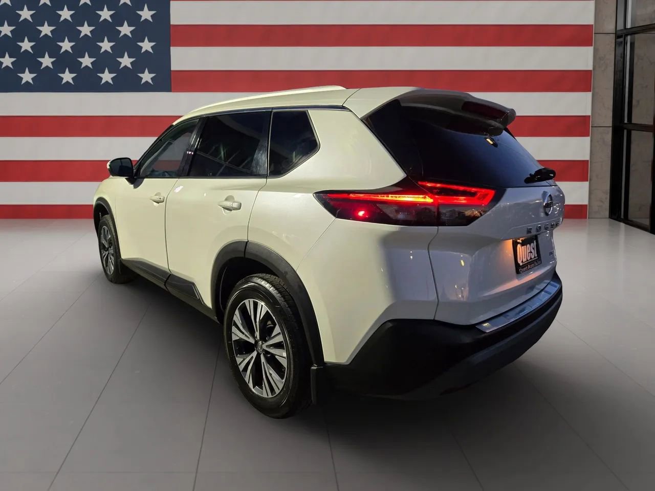 Used 2021 Nissan Rogue SV w/ Premium Package image 6
