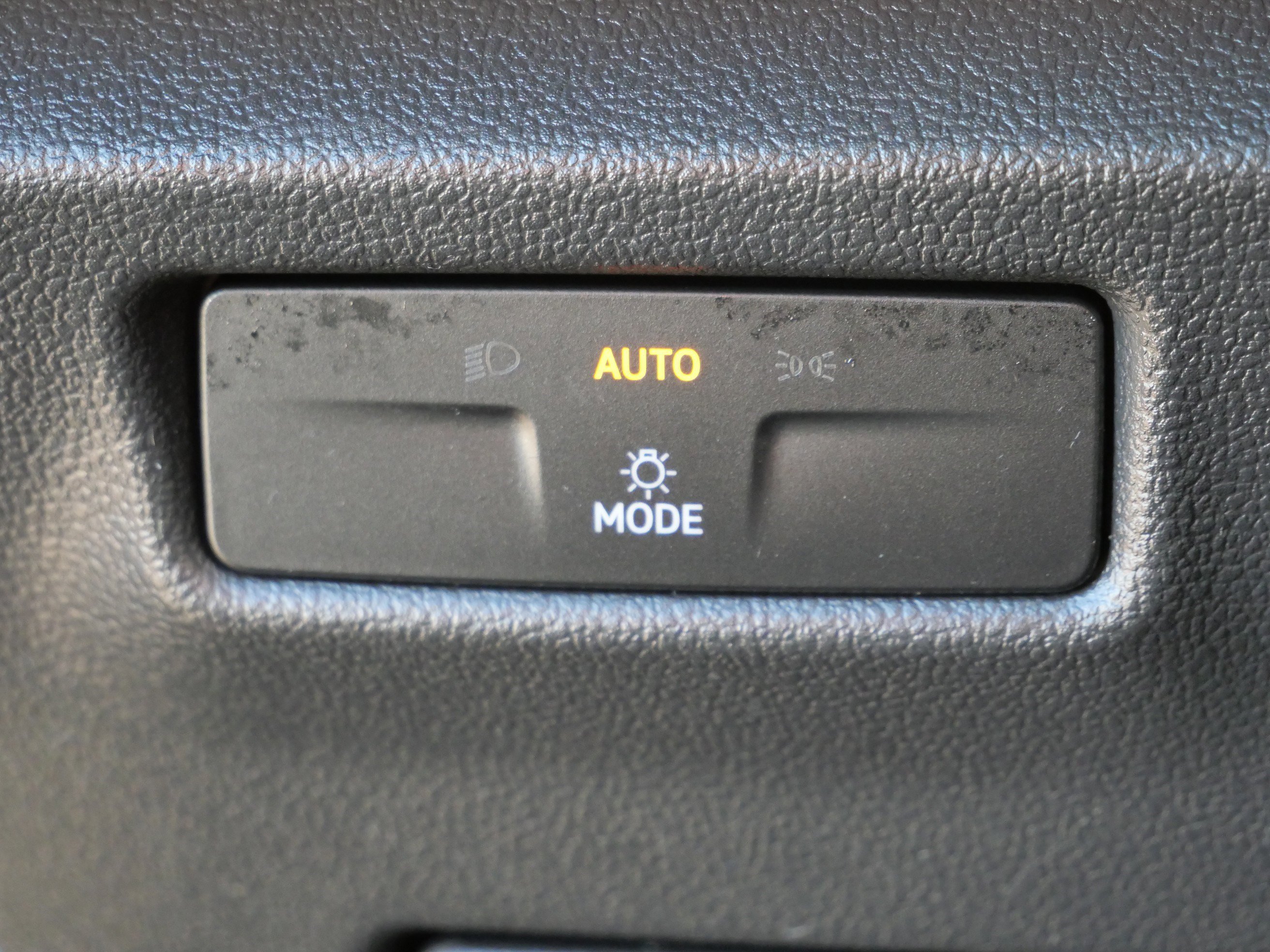 Certified 2025 Volkswagen Tiguan SE R-Line image 21