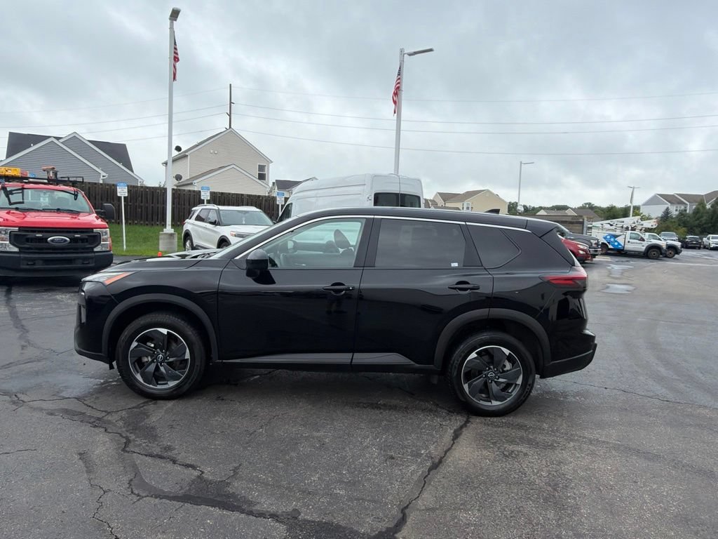 Used 2024 Nissan Rogue SV AWD/4WD image 5