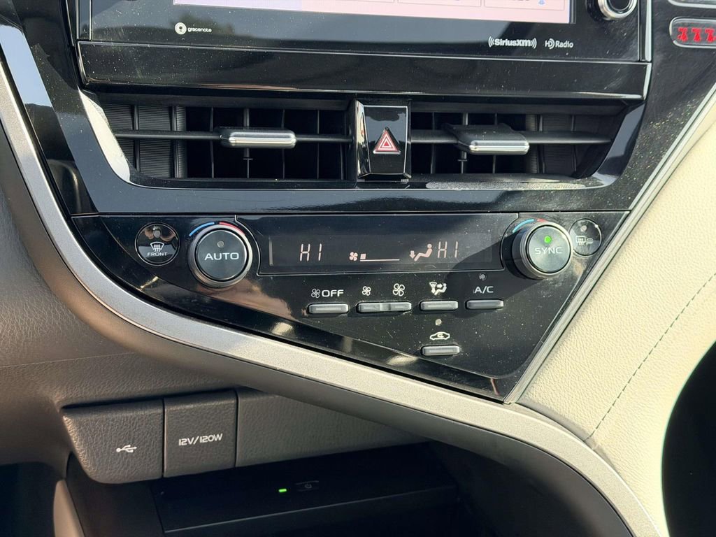Certified 2022 Toyota Camry SE image 5