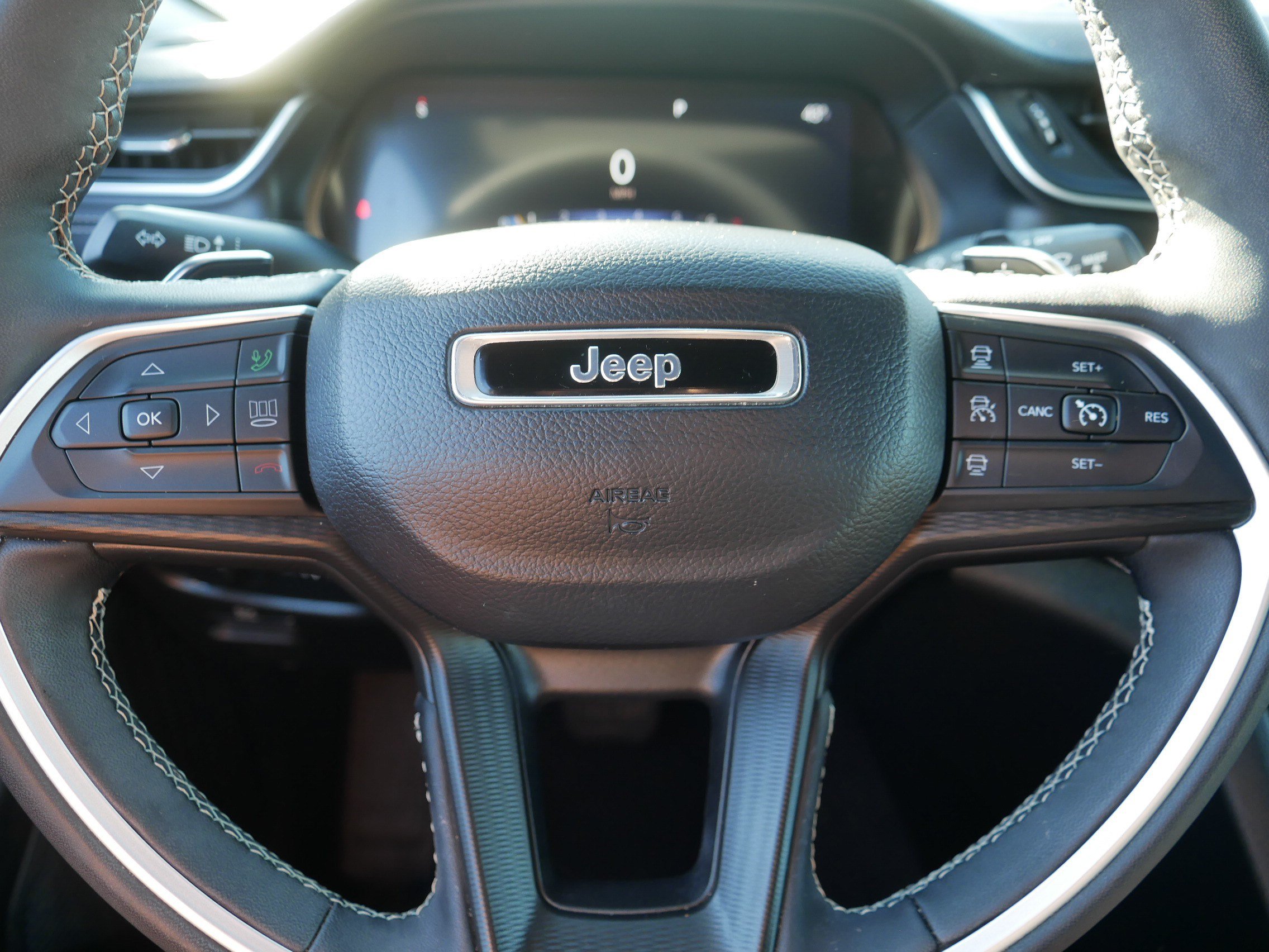 Used 2023 Jeep Grand Cherokee Altitude AWD/4WD image 25