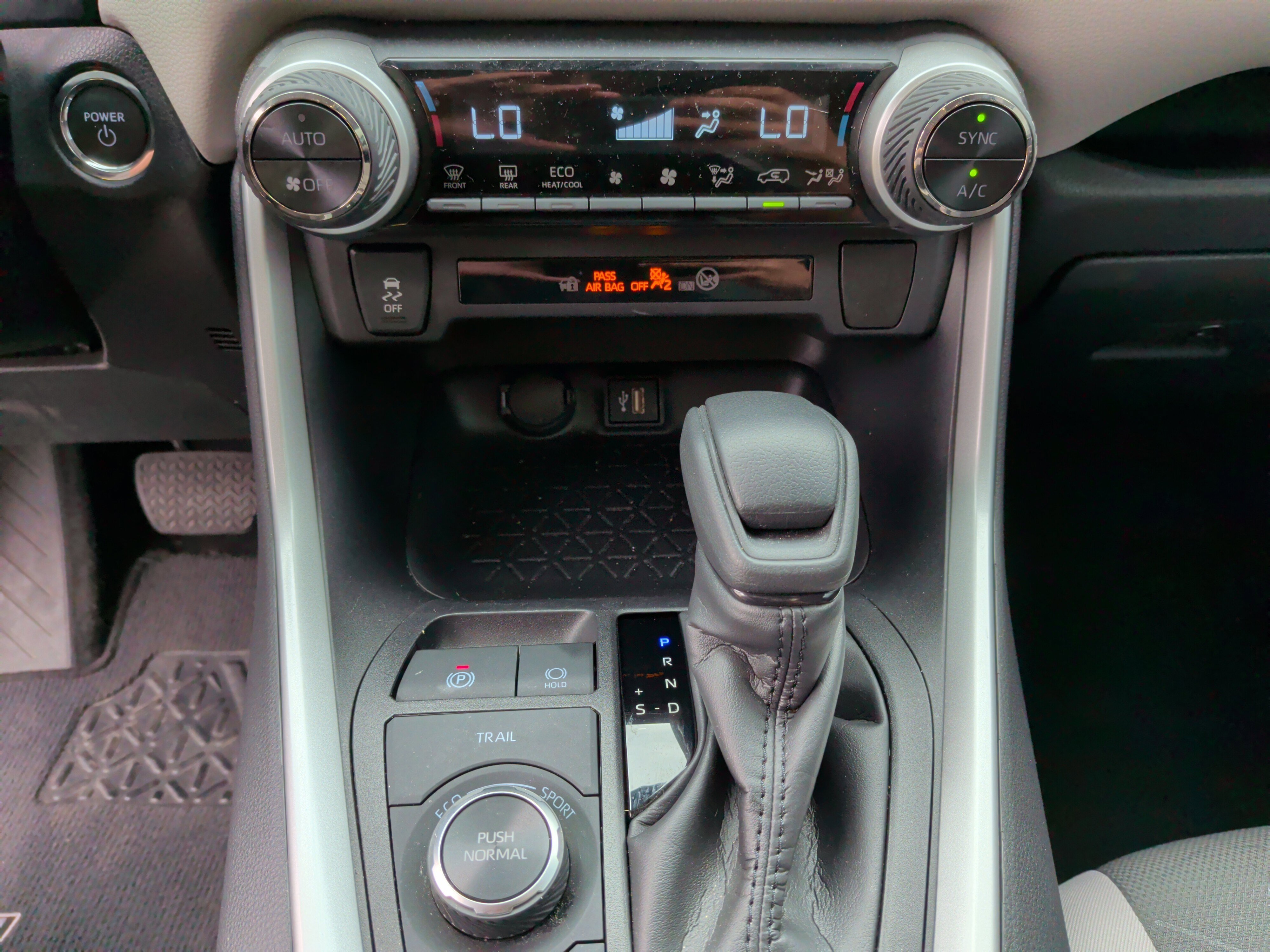 Used 2025 Toyota RAV4 XLE w/ Convenience Package image 28