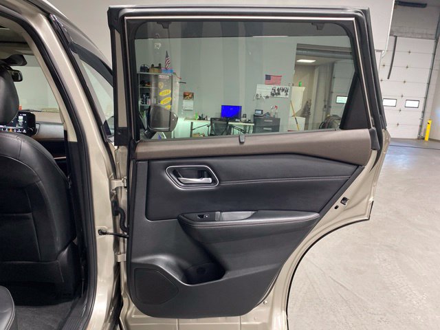 Used 2021 Nissan Rogue Platinum AWD/4WD image 26