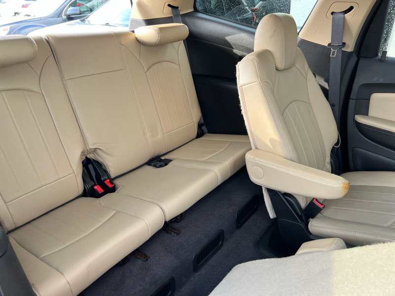 Used 2010 Chevrolet Traverse LTZ image 12