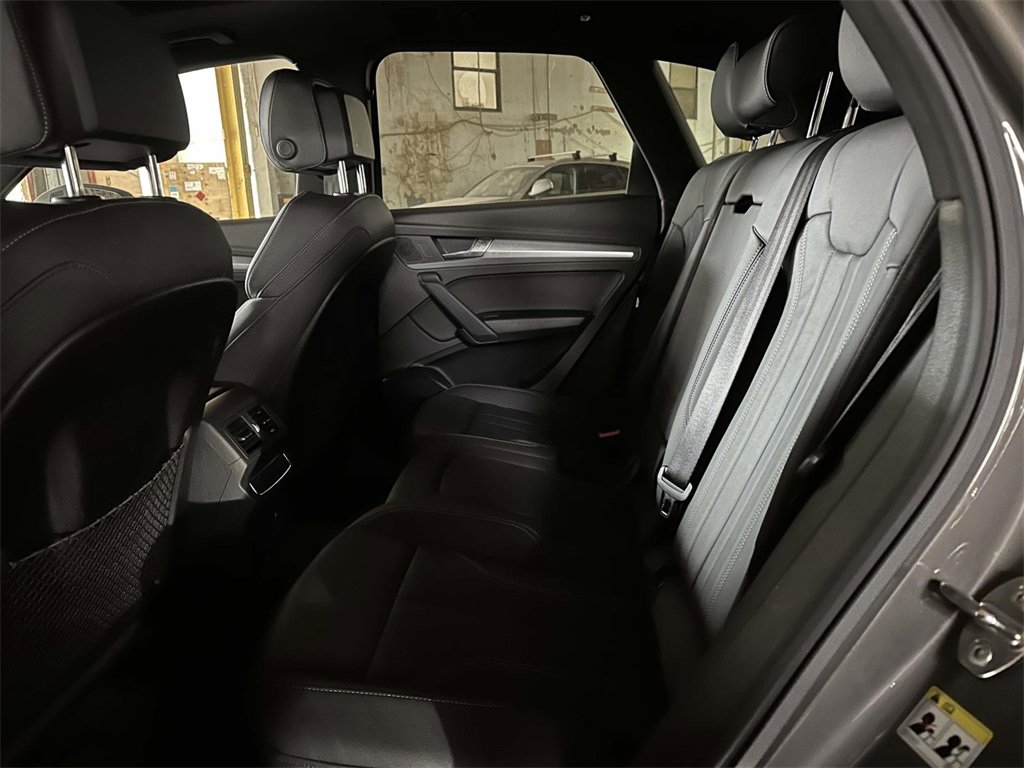 Used 2025 Audi Q5 2.0T Premium w/ Convenience Plus Package image 9