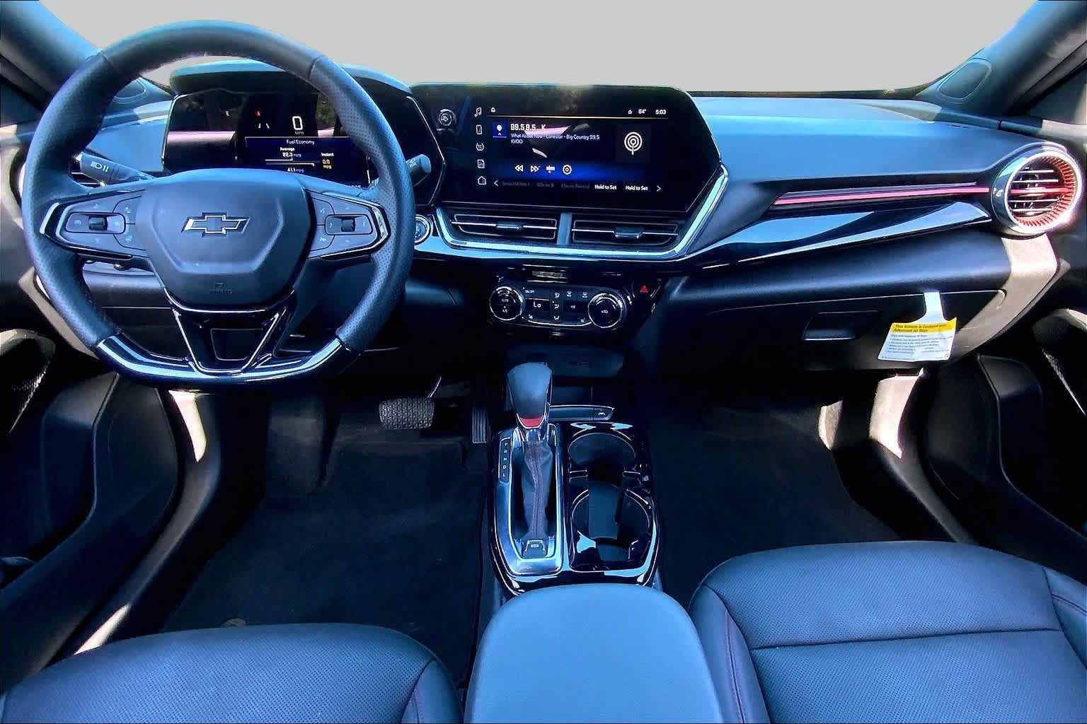 Used 2025 Chevrolet Trax RS FWD image 16